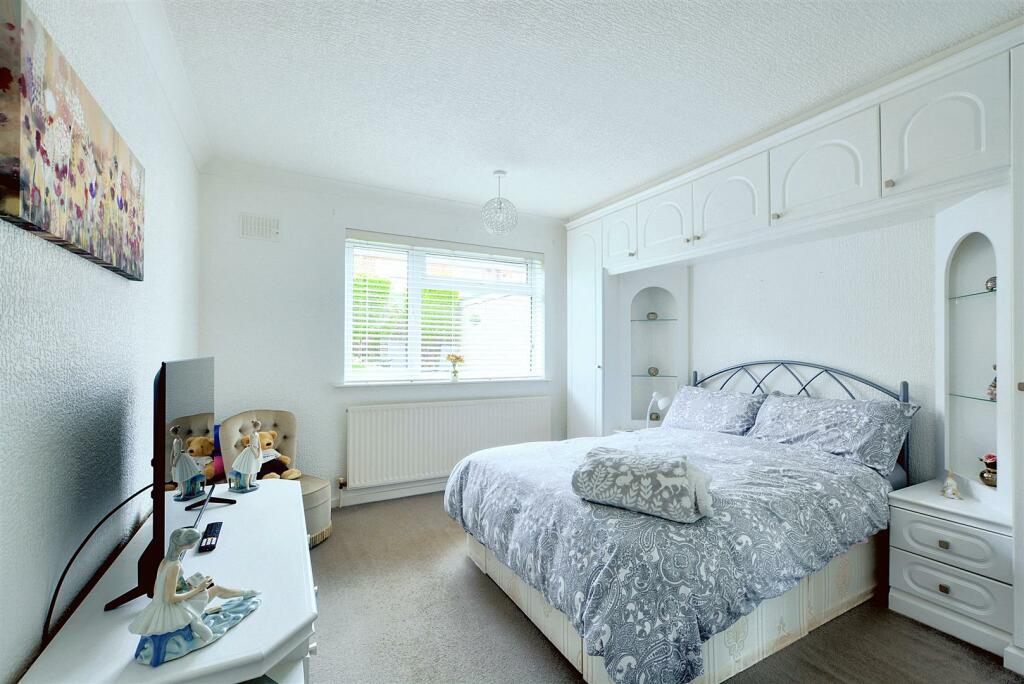 Bedroom 1_1.jpeg