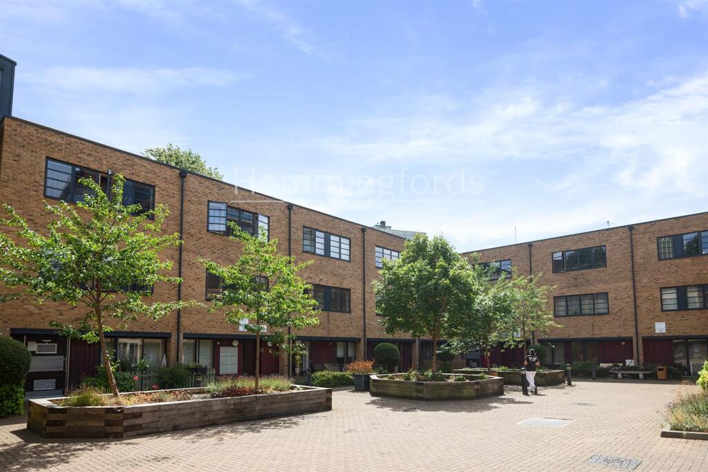 03-faa383772-HMF-JJ-Mildmay Av-3 (1)-medium.jpg