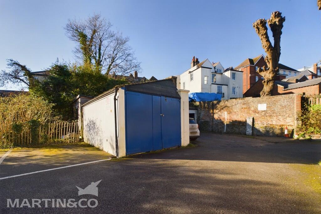 CAM01953G0-PR0084...