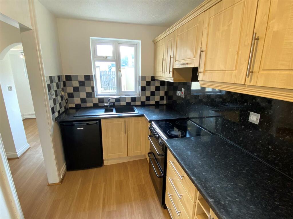 96 Trelawney Parc Kitchen