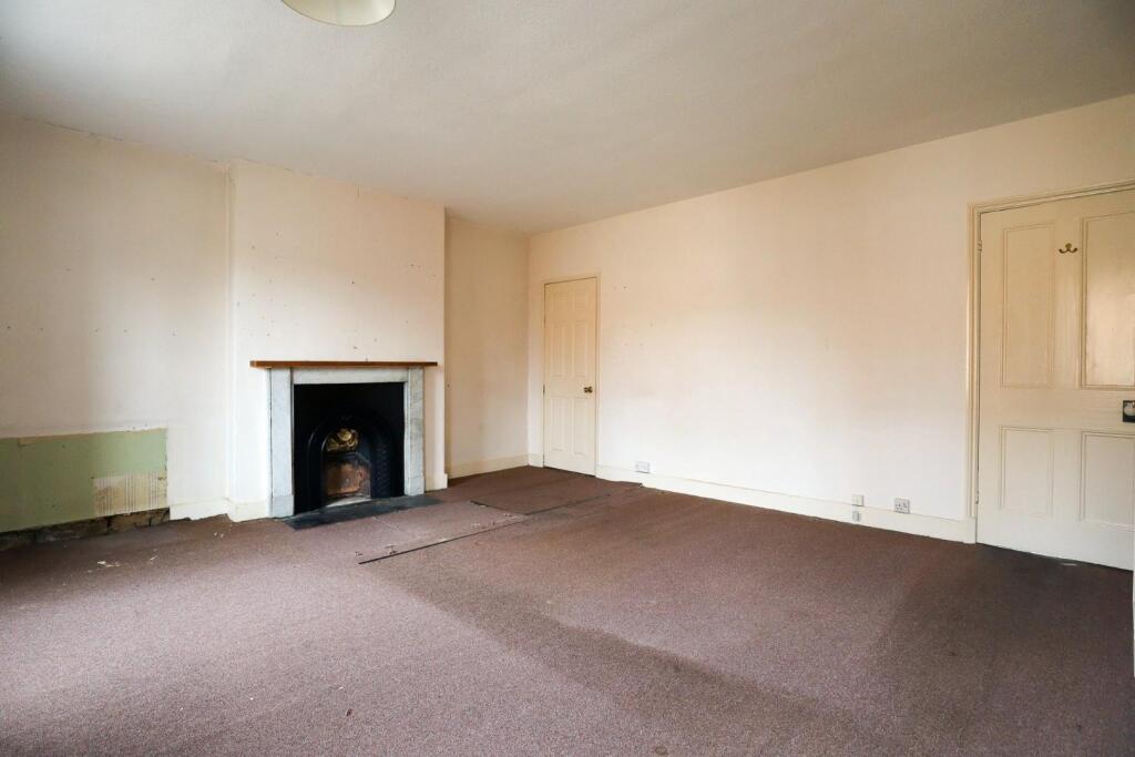 Bedroom 1 (2).jpg