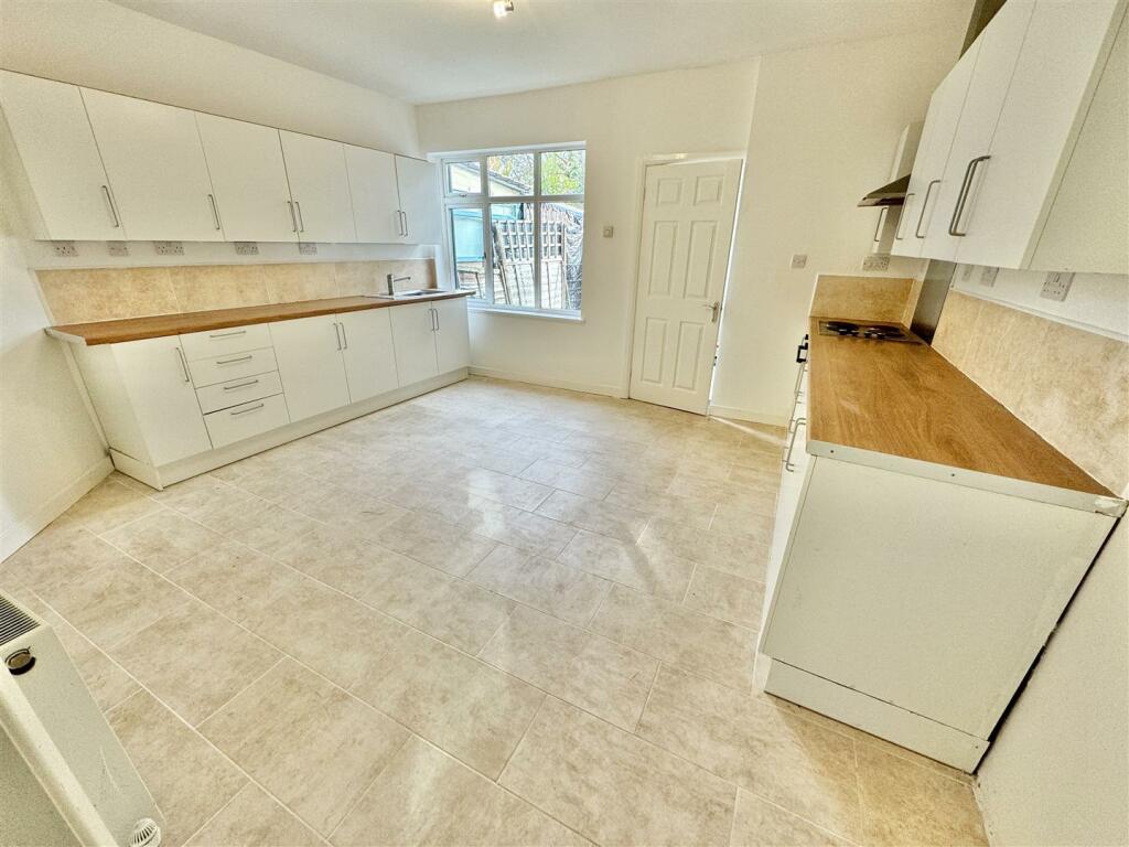KITCHEN / DINER