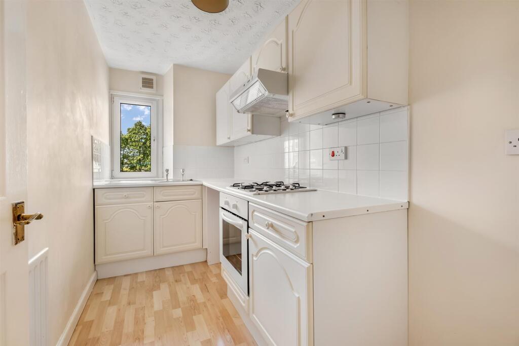 1R 4 Lawson Place (2).jpg