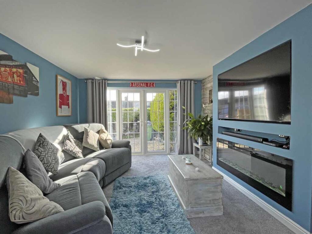 Drax Gardens 23 The Snug 1.jpg