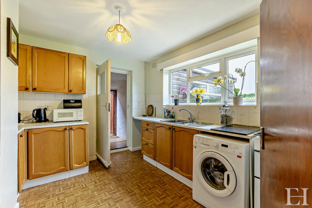 8639363-interiorW...