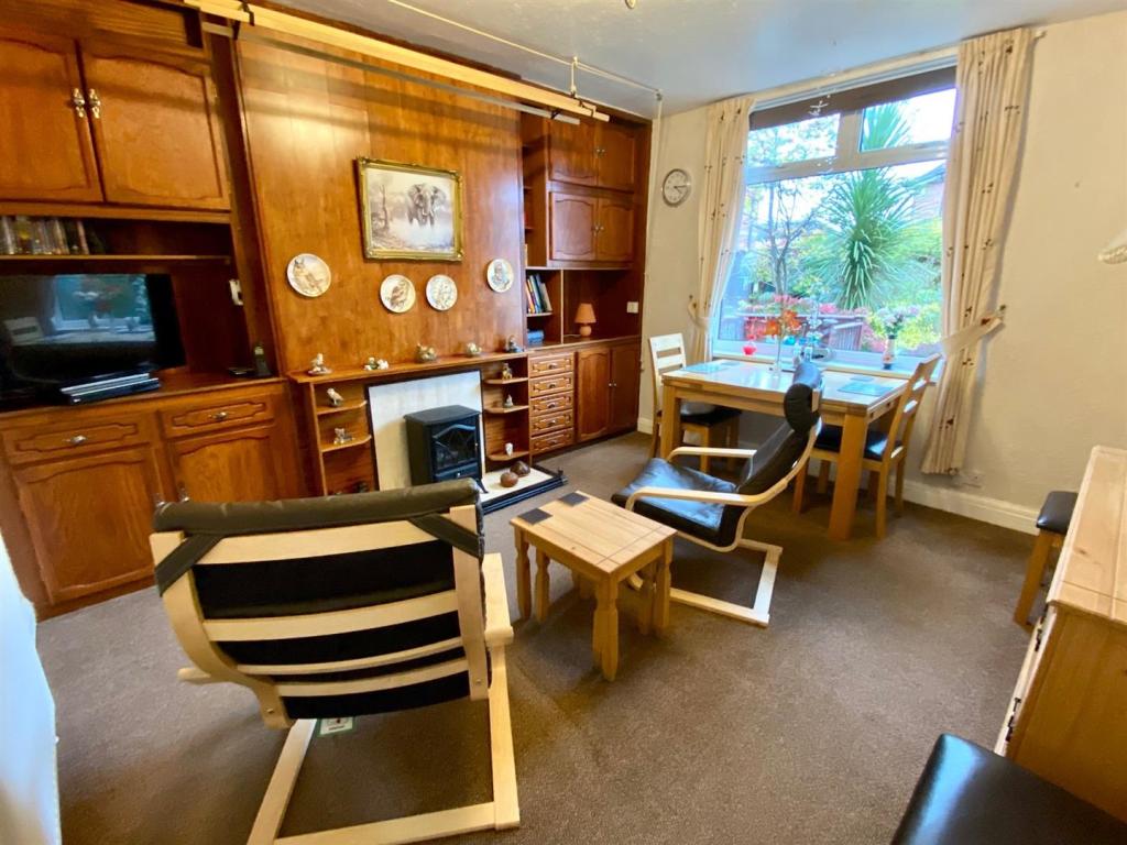 kitson hill road 34 dining room.jpg