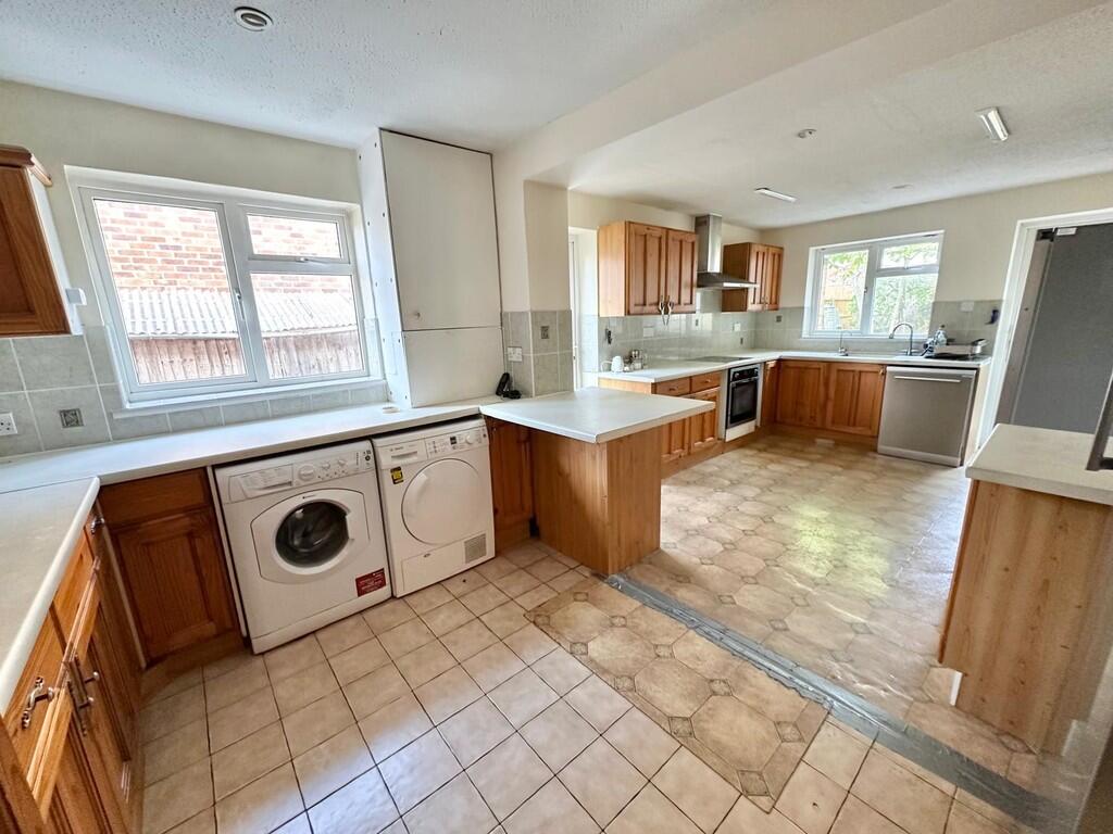 IMG-20251008-WA00...