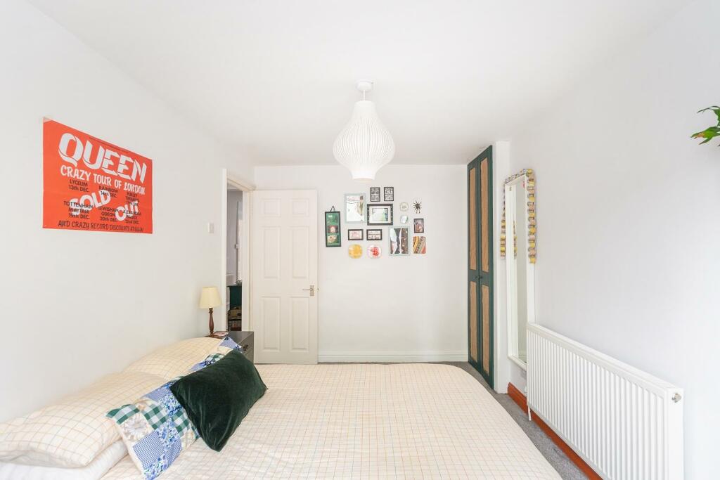 B1FHHEV - Bedroom A.jpg