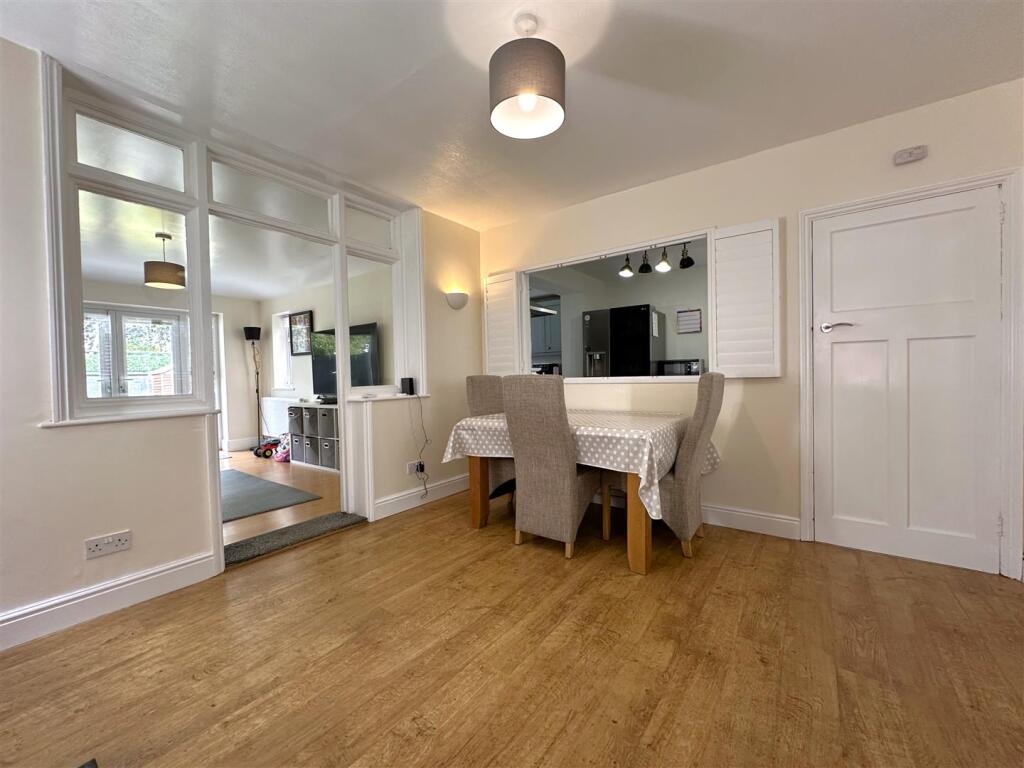 Dining Room 903
