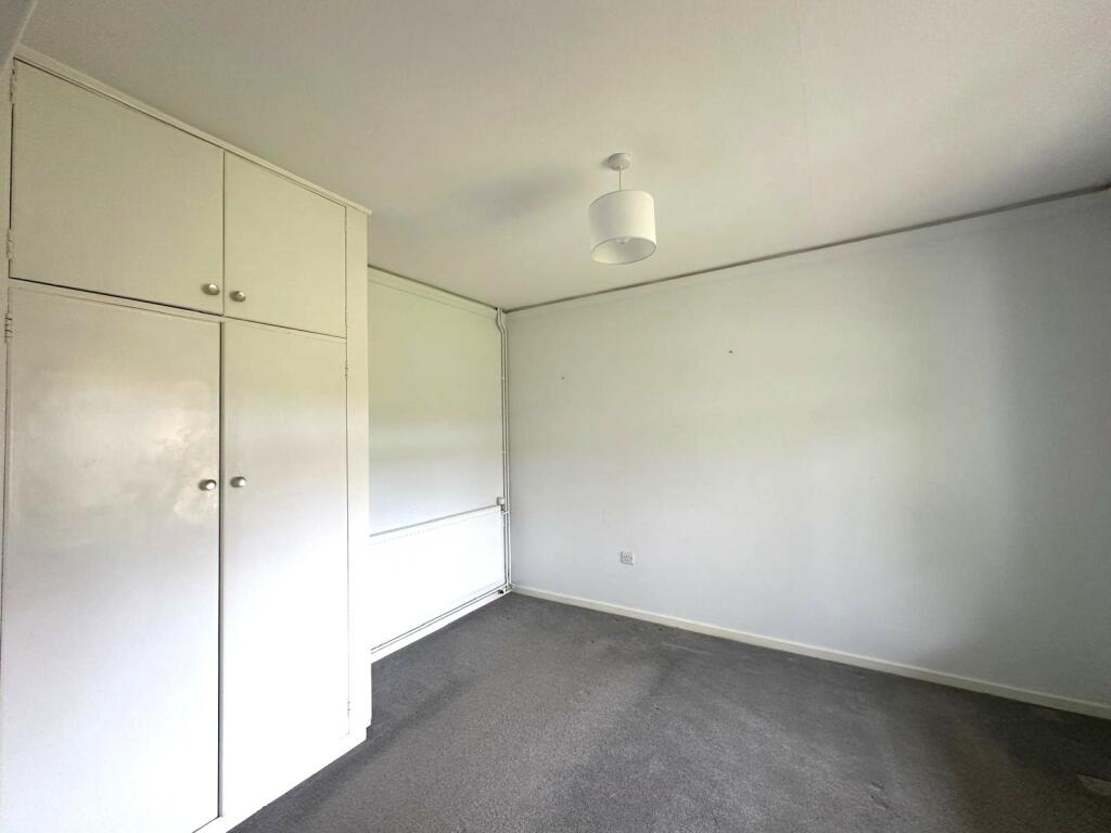 6. BEDROOM.JPG