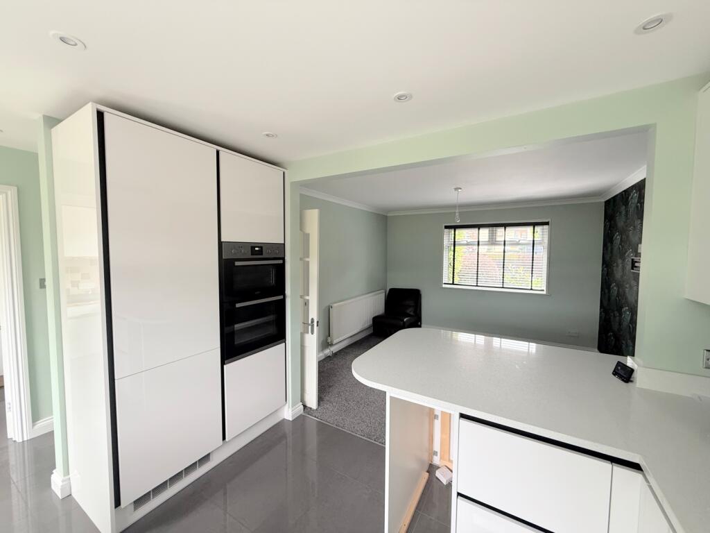 94C9B101-B733-4C1E-83AC-C8CA35671340