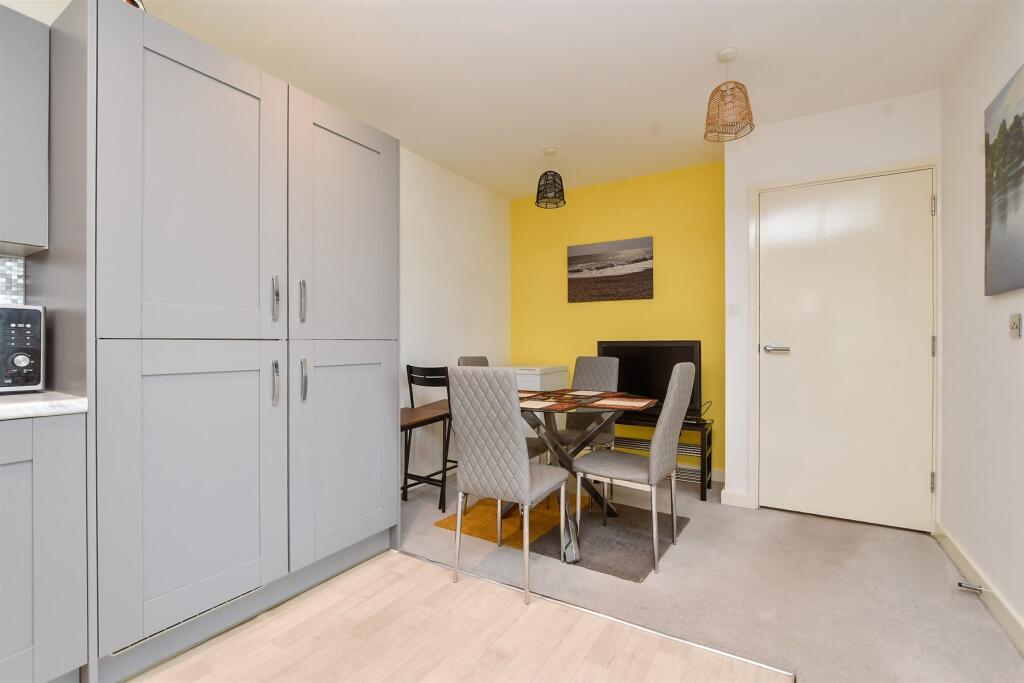 Lounge / Kitchen / Dining Area