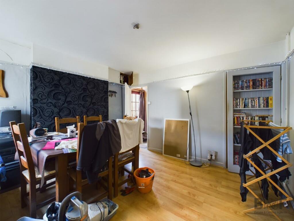 CAM01872G0-PR0081-STILL006.jpg
