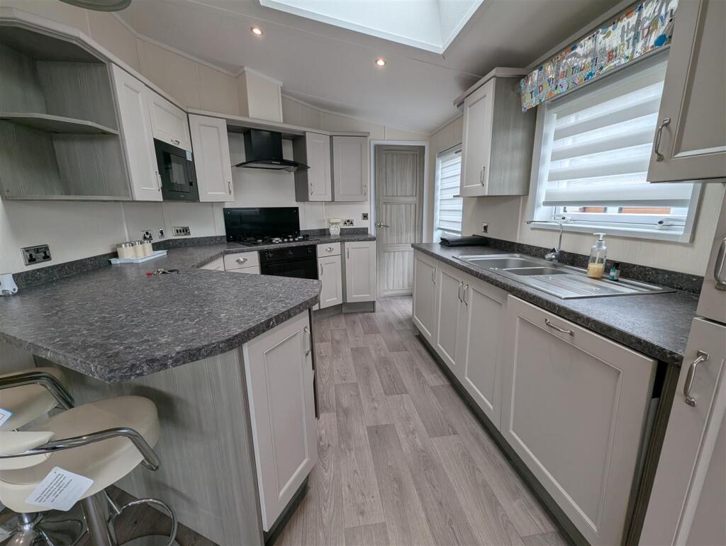 Lounge/Kitchen Area