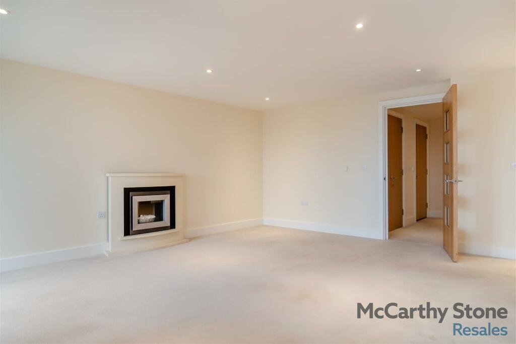 8627540-interior16.jpg