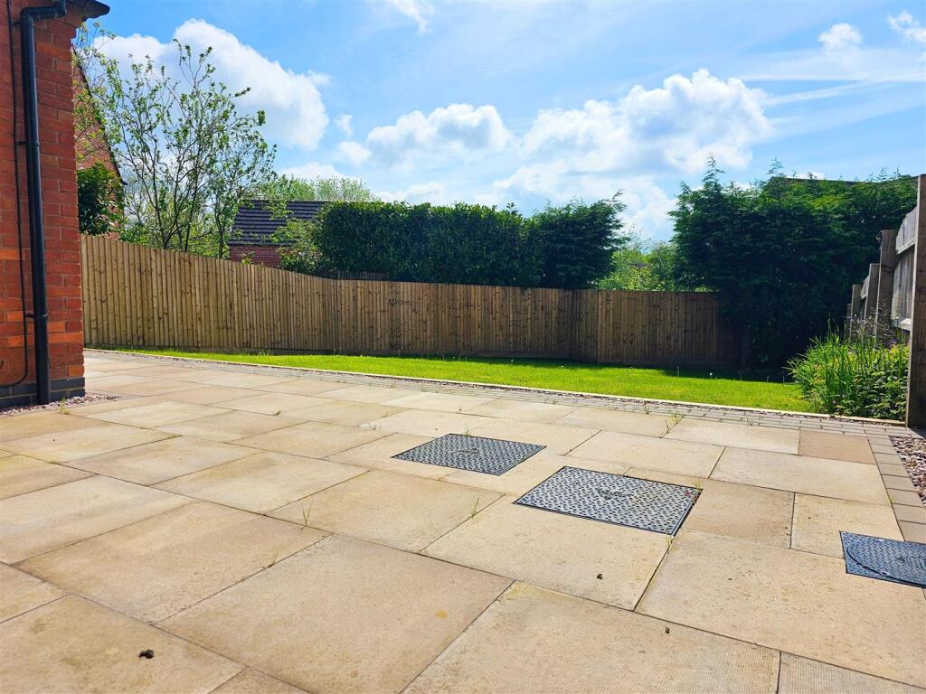 Burton Road, Midway (17).jpg