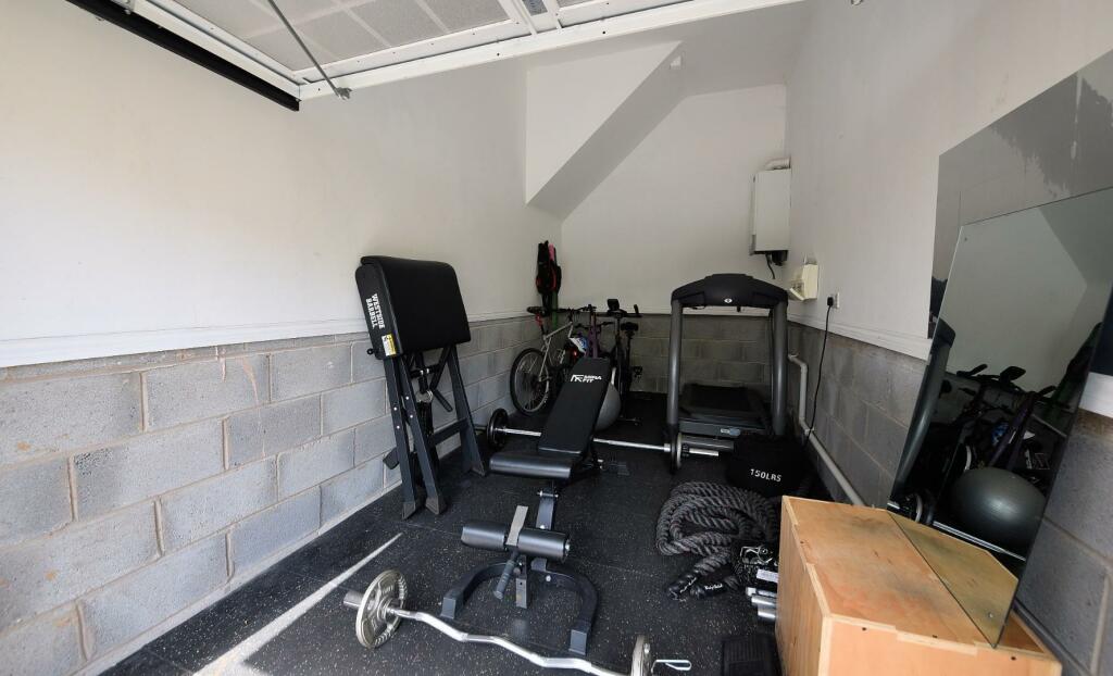 GARAGE