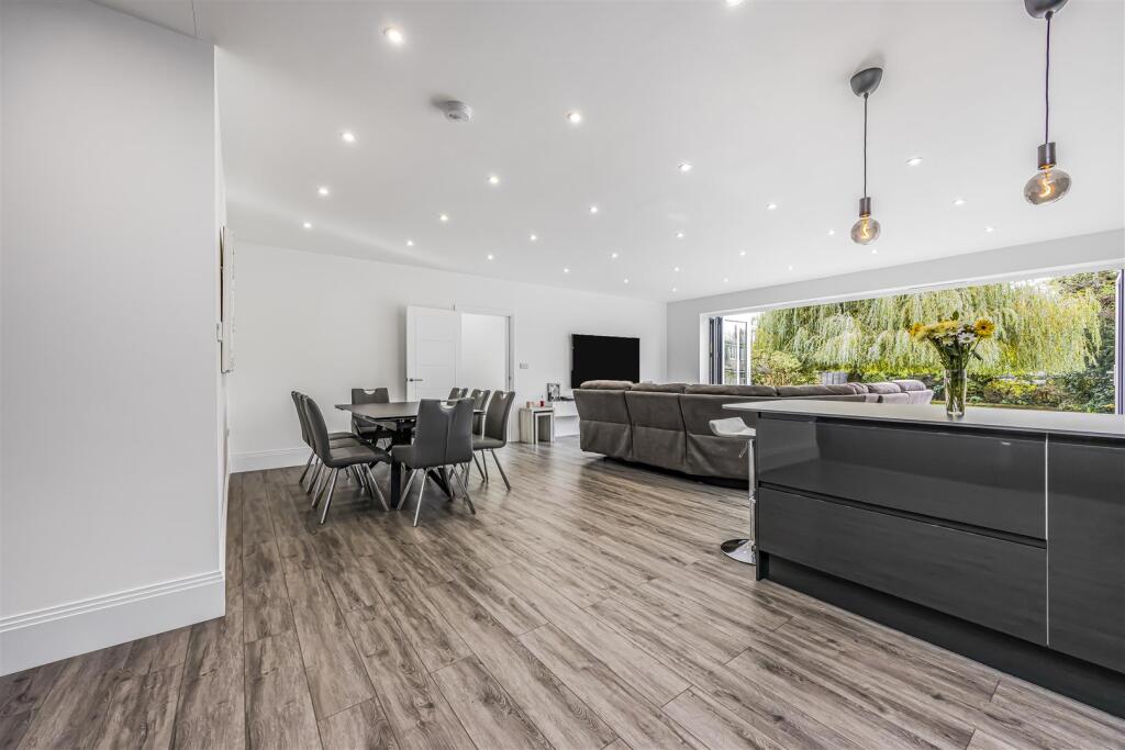 31 Lovedean Lane, Waterlooville-PorticoMarketing-S