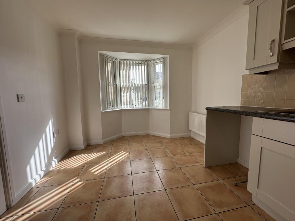 Kitchen 2.JPG