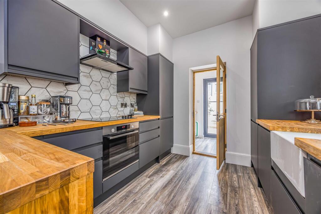 102 Jubilee Road, Southsea-Small-PorticoMarketing-