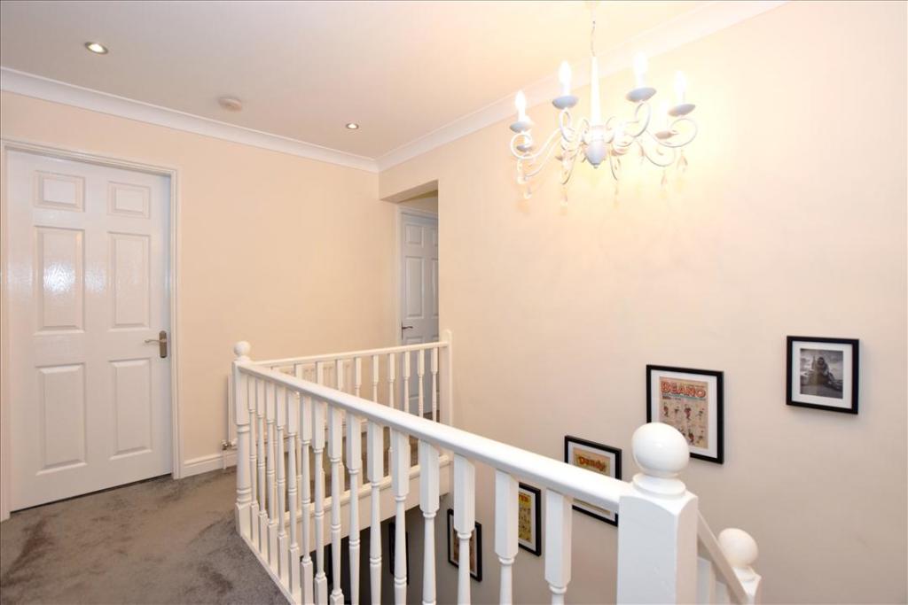 FIRST FLOOR LANDING