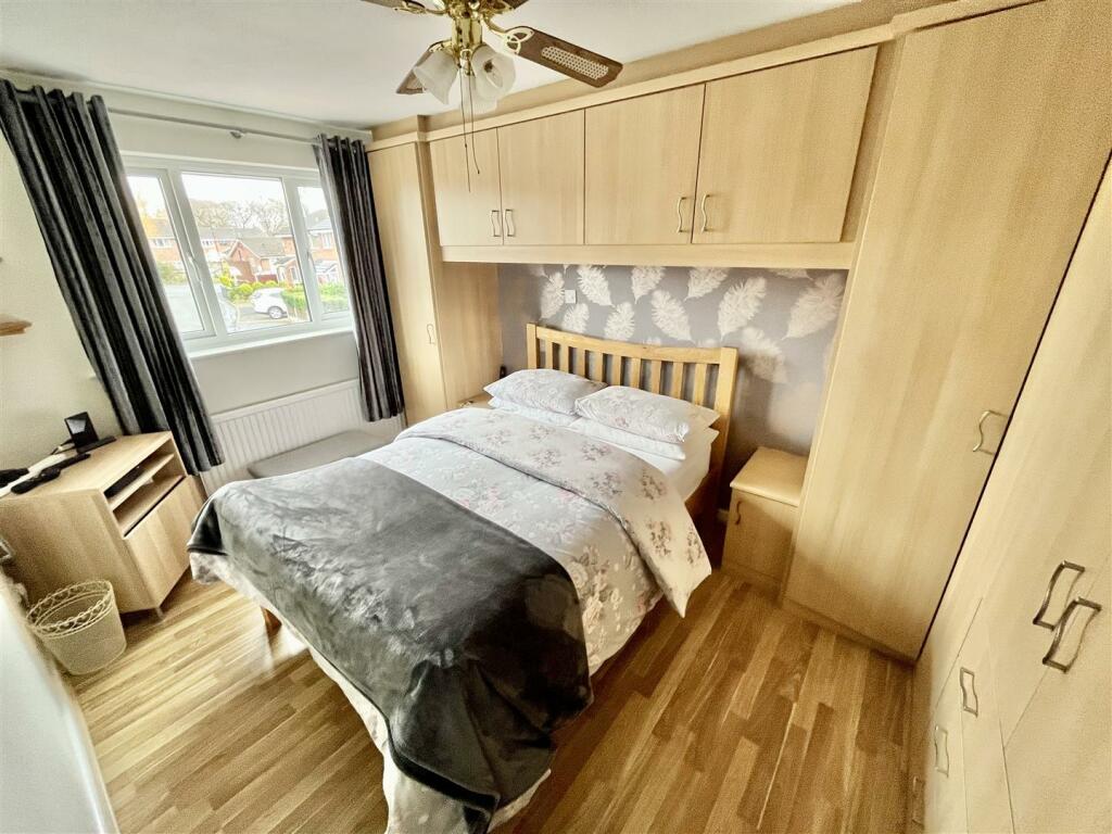 Bedroom 1.jpg