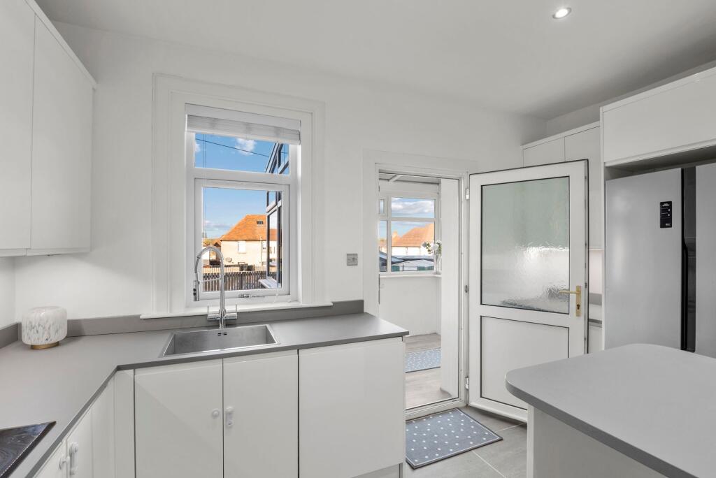 Kitchen / Dining Area