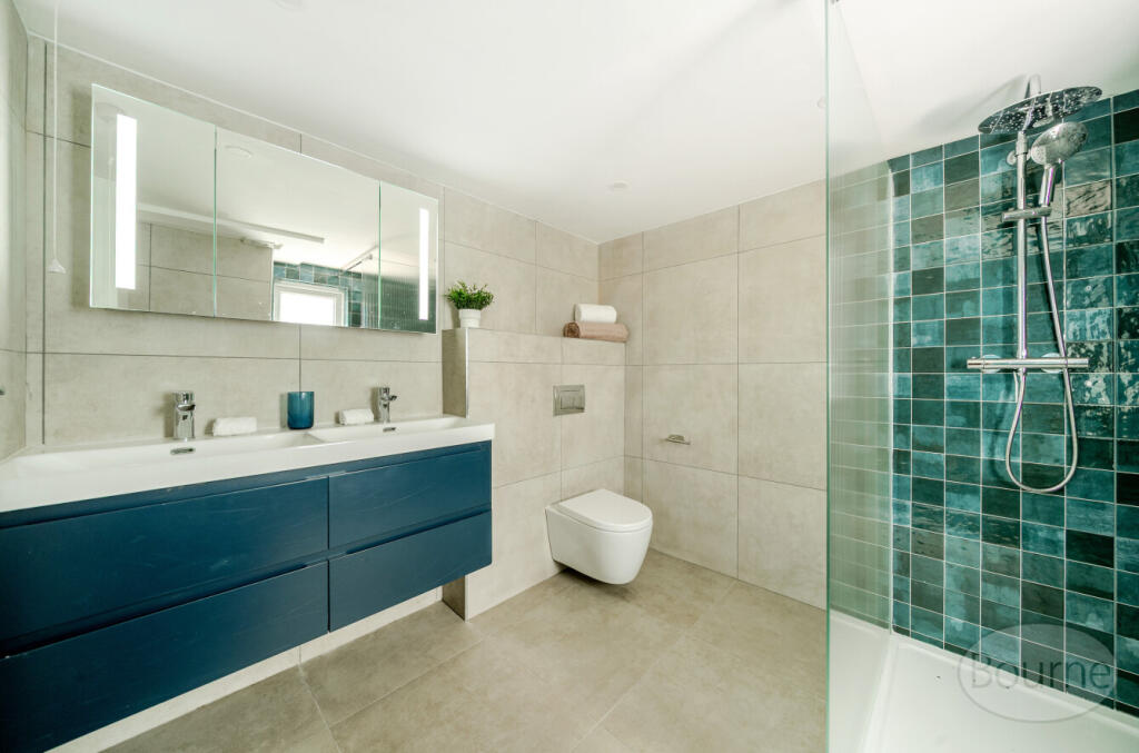 8a423560-e834-4d6...