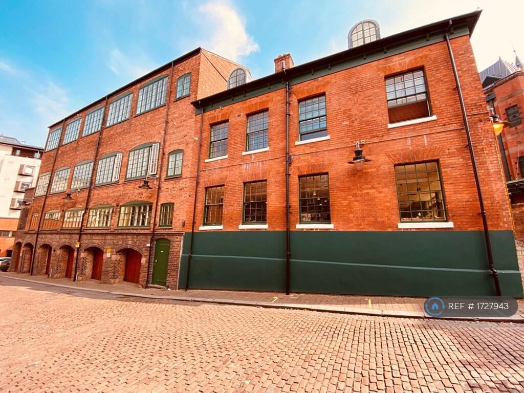 Road Side And Garages - Ribbon Factory Apartments