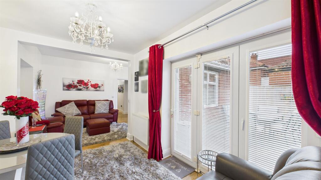 Open Plan Living Area &amp; Dining Kitchen