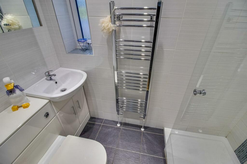SHOWER ROOM/W.C.