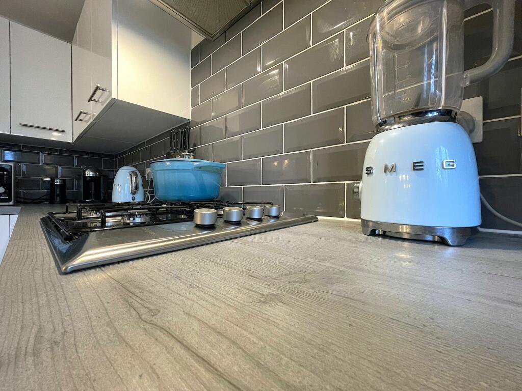 Kitchen/Dining Room (7)