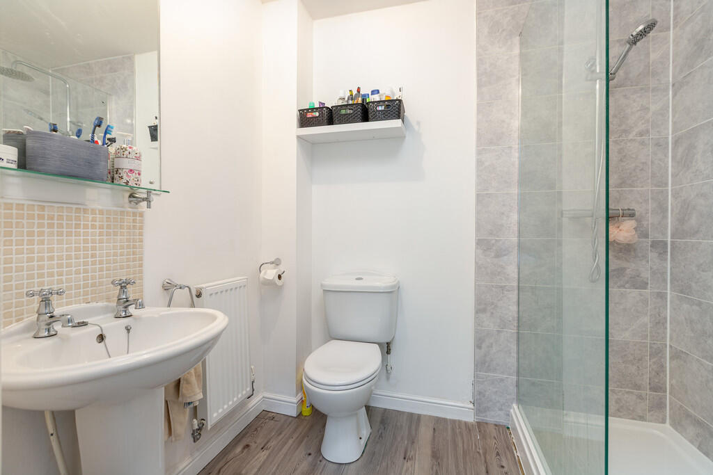 Ensuite shower ro...