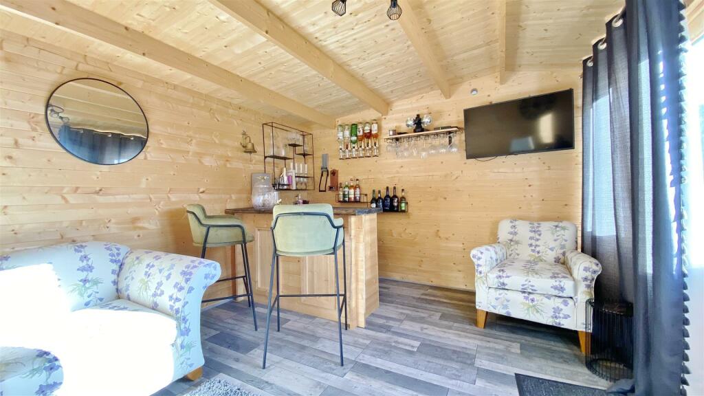 Summer House/Bar