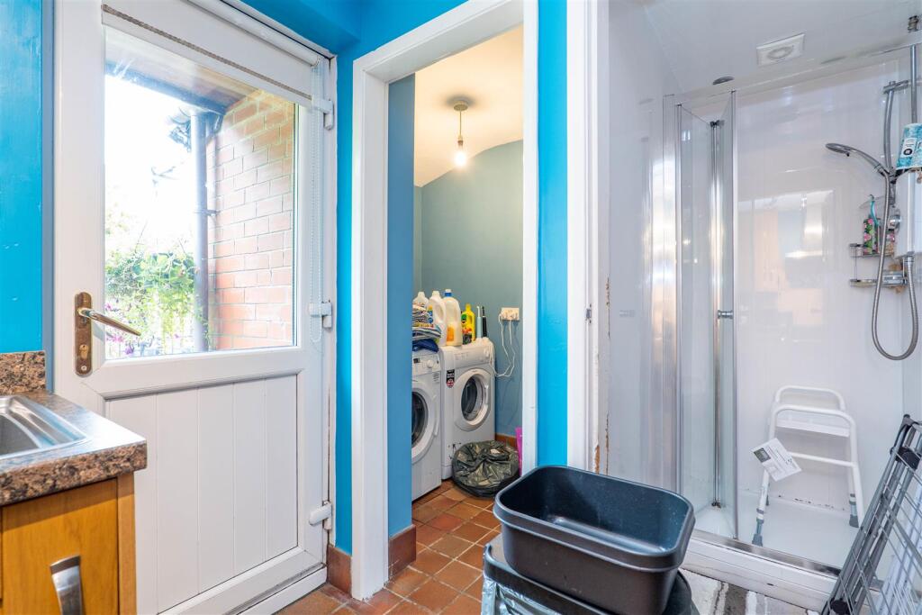 Utility Room/Shower Room