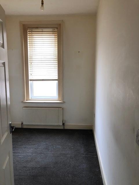 Small bedroom.jpg