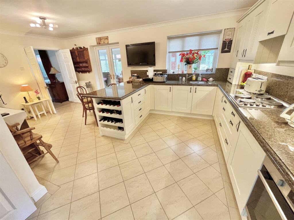 Breakfast Kitchen Aspect 5