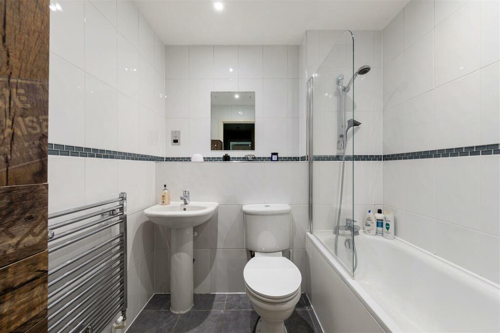 Apollo Court E15