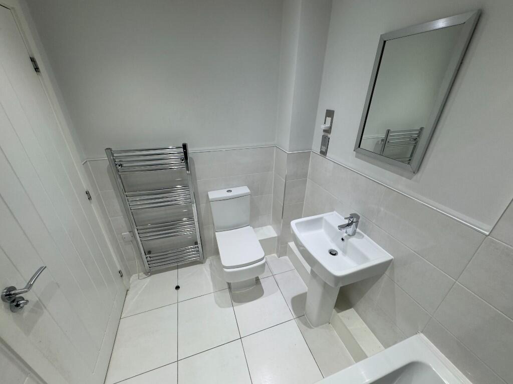 BATHROOM 2