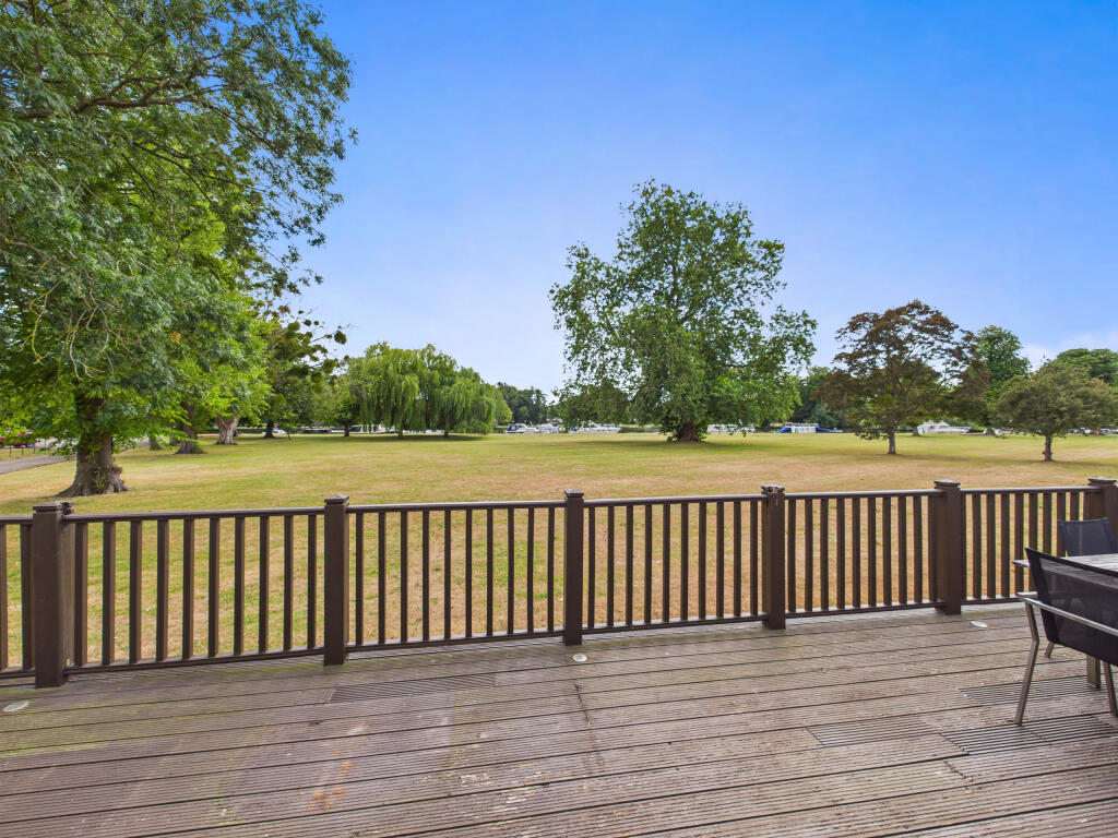 CAM01354G0-PR0557-STILL030