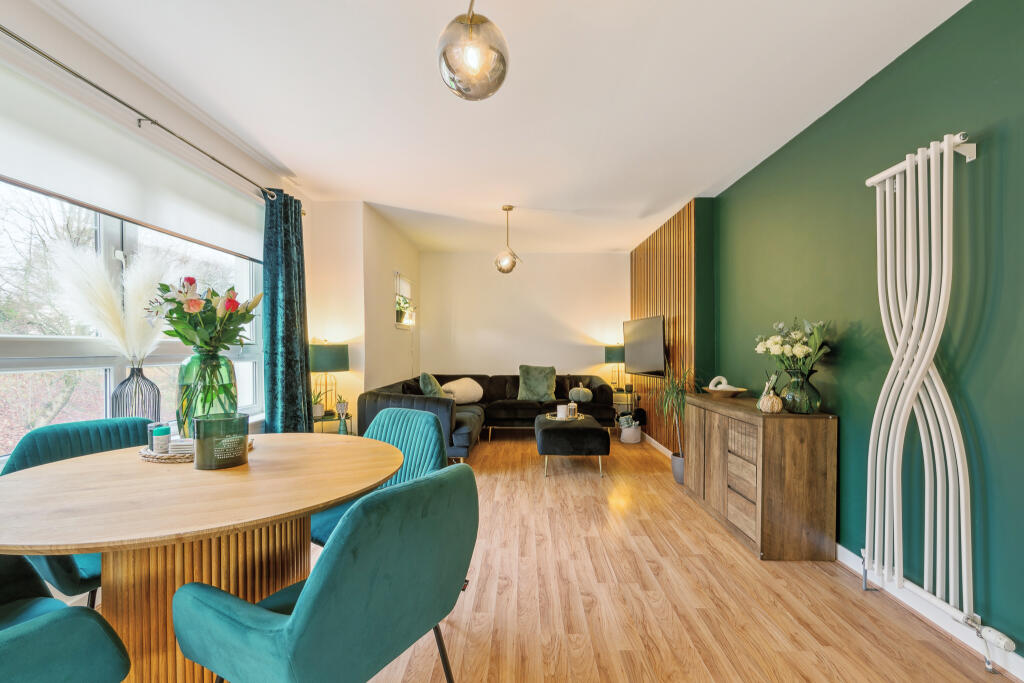 Lounge/ Dining Room