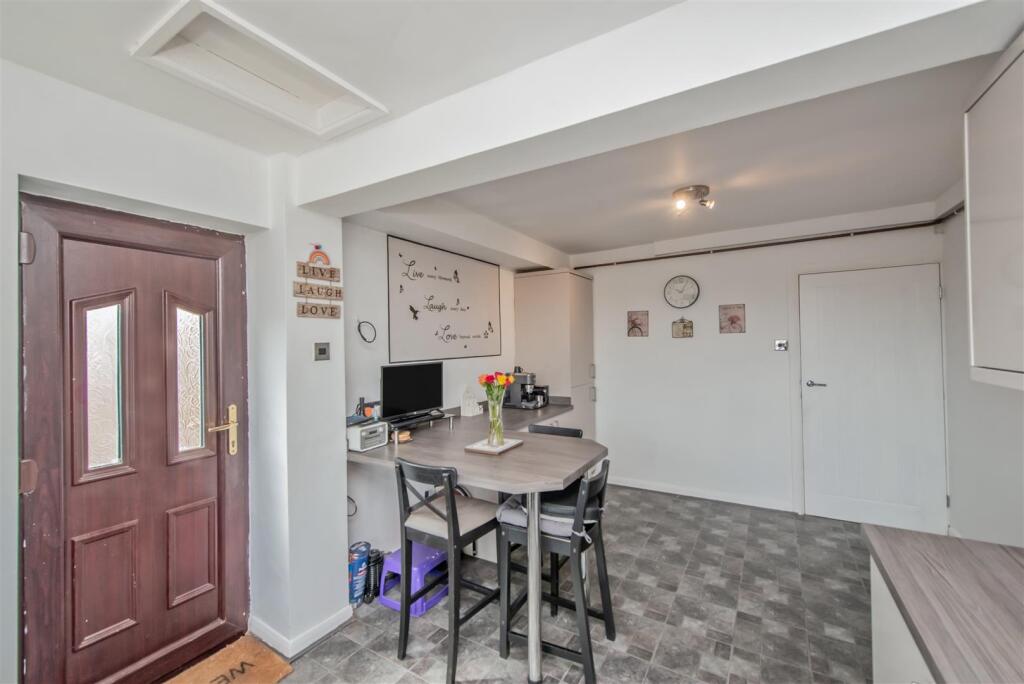 Fitted Breakfast / Dining Kitchen: