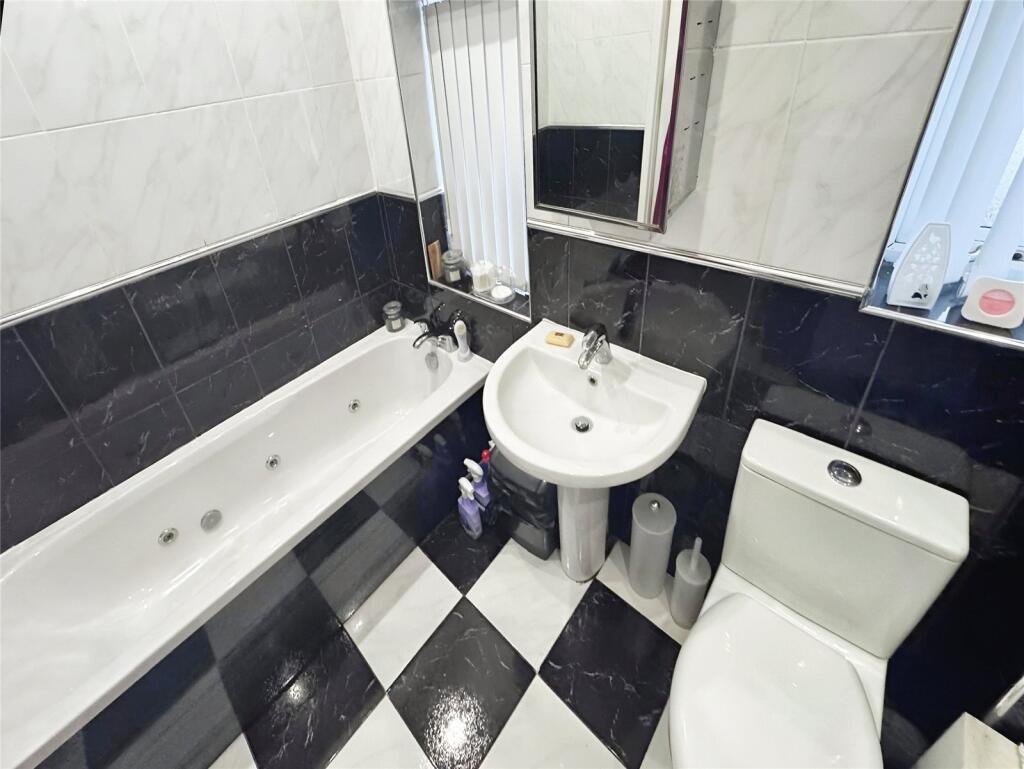 Bath/Shower Room