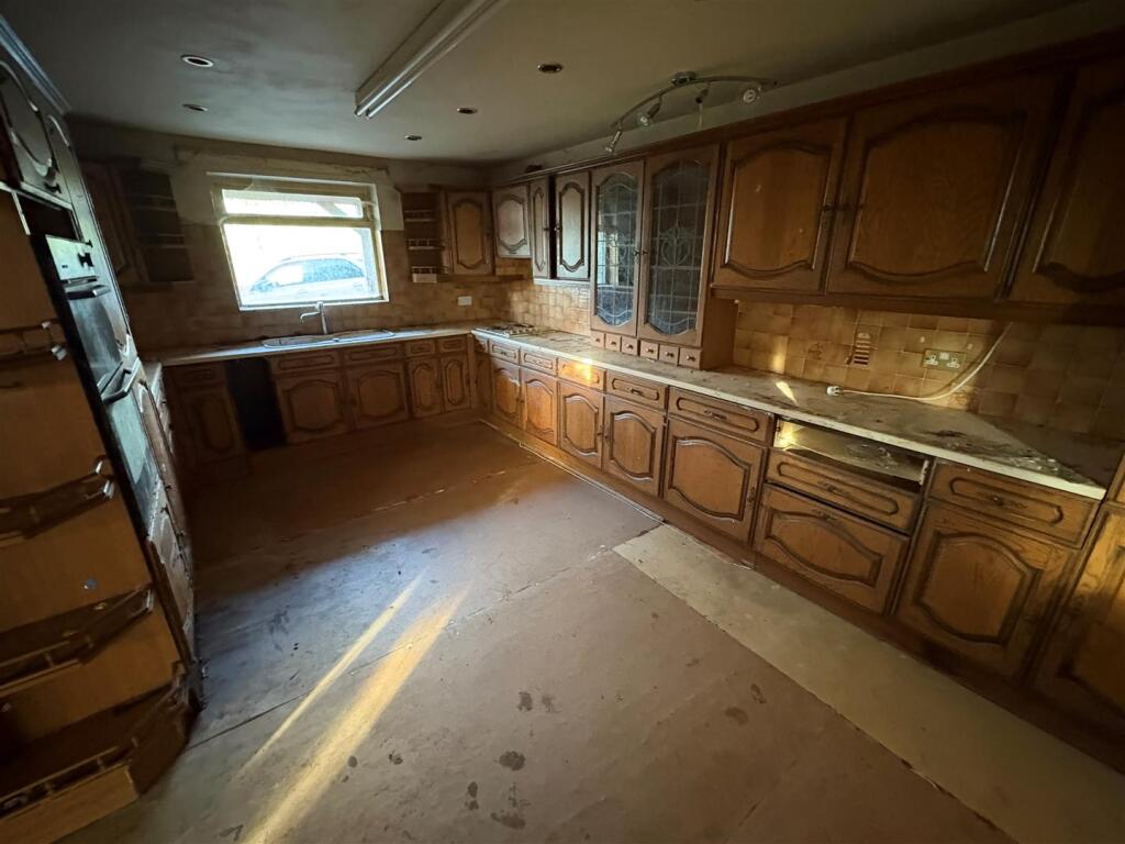 Listing Lane, Liversedge