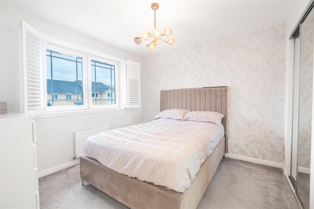 bedroom.one.1.jpg