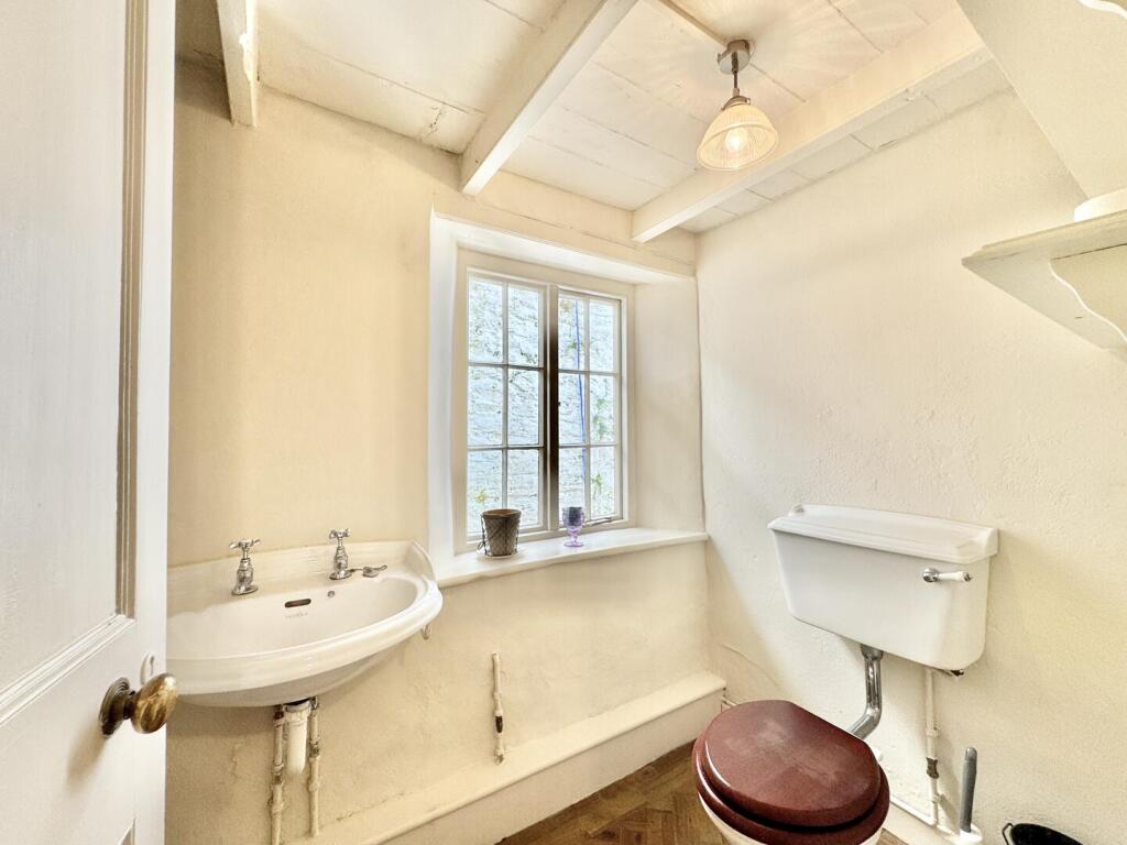 Ground Floor Cloakroom / WC