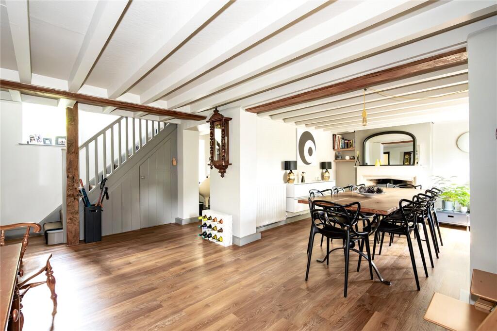 Hall/Dining Area