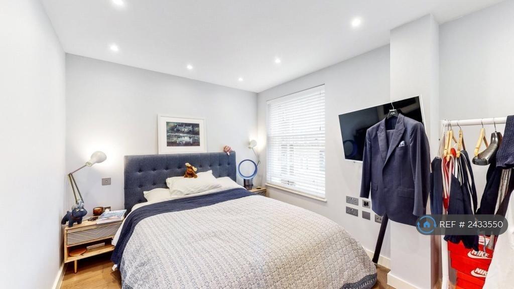 Bedroom (King Bed)