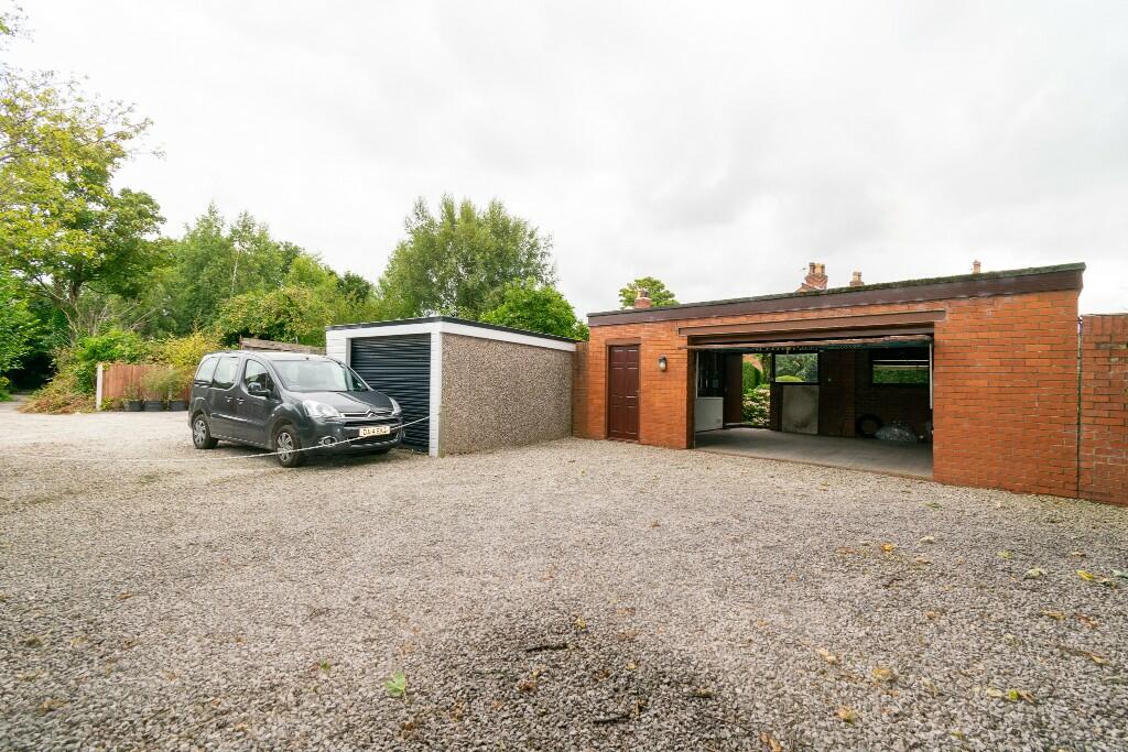 Driveway/Garage