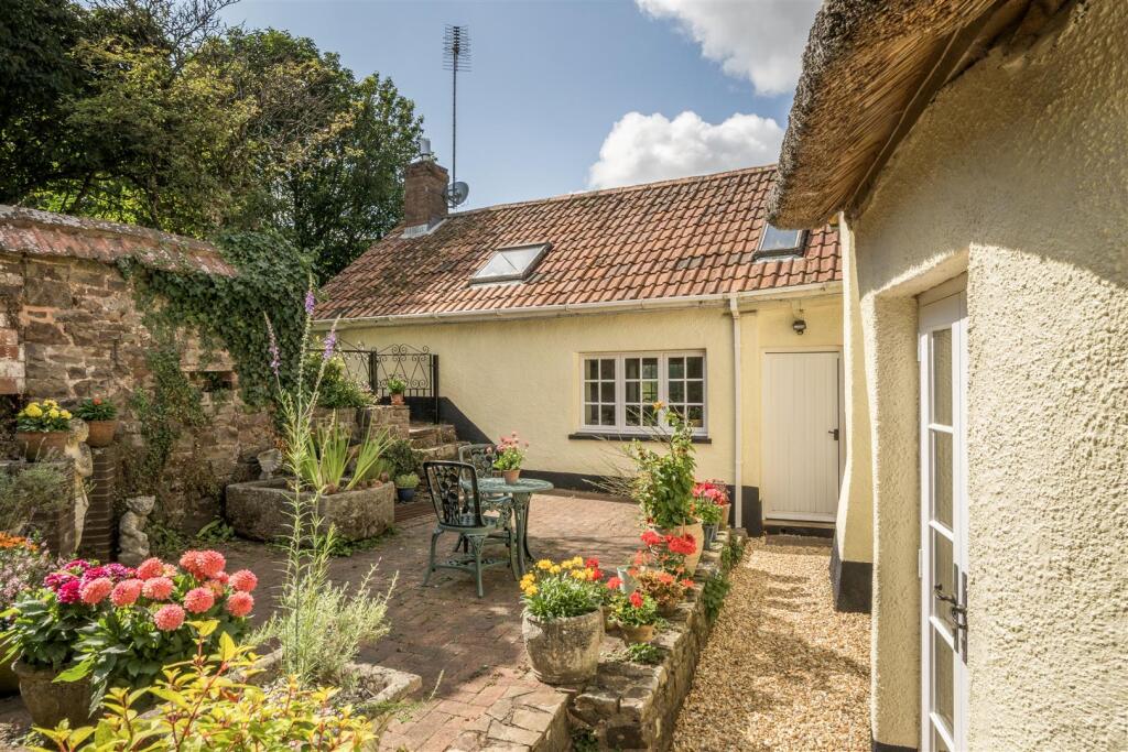 Courtyard leading to Garden